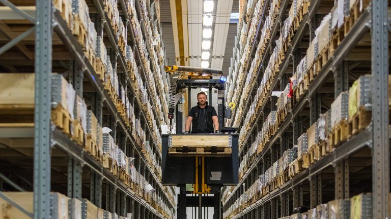 What are the things you must consider when you buy forklift parts online?